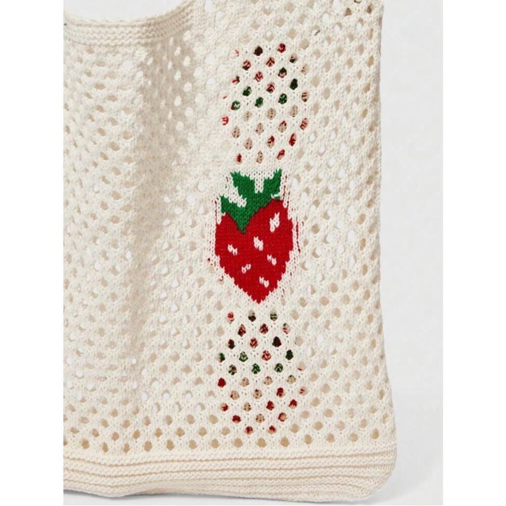 Strawberry tote - Picture 3 of 6
